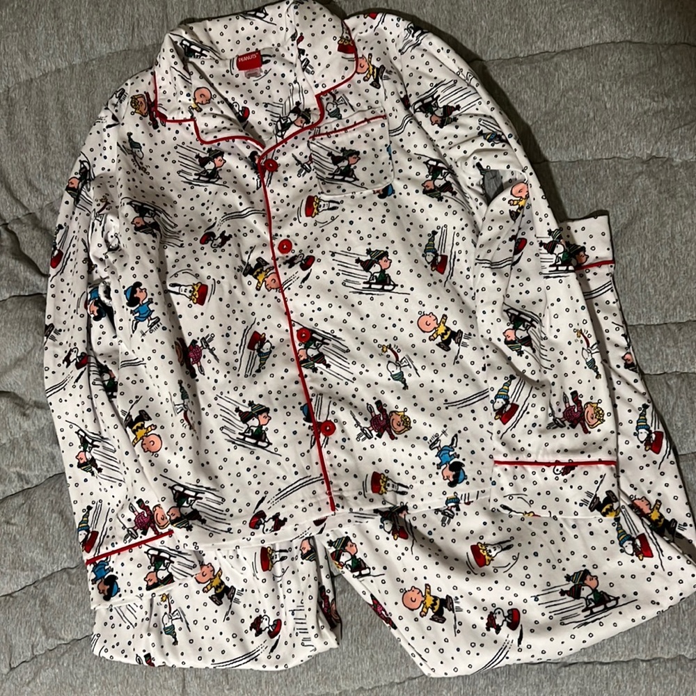 NWOT Peanuts fleece pajamas